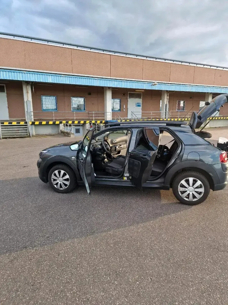 Gebraucht Citroën C4 82 PS (60 kW) 2015 Grau SUV