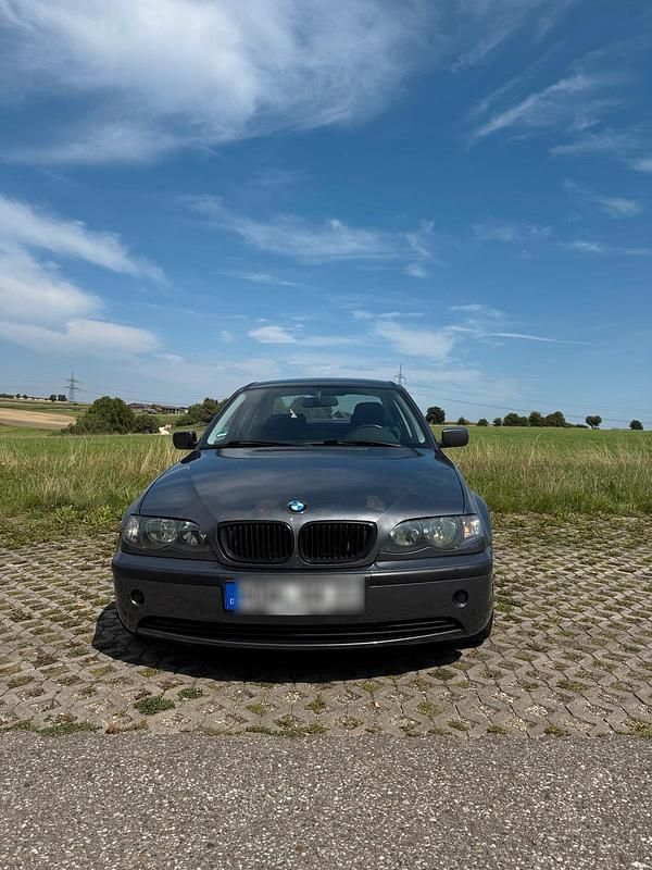 Silber Gebraucht 2003 BMW 318 Limousine | 2.499 € (Guter Preis) - Bild 1/4