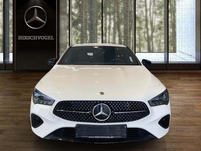 Gebraucht Mercedes CLA200 Shooting Brake Progressive 163 PS (119 kW) 2025 Polarweiß Kombi