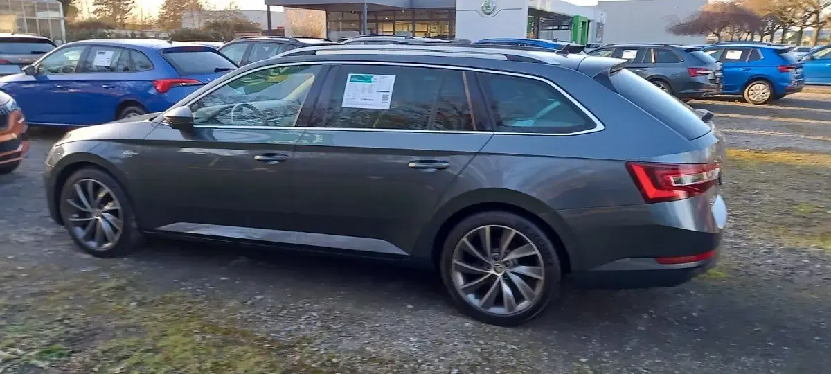 Gebraucht Skoda Superb LAURIN & KLEMENT 220 PS (161 kW) 2016 Grau Kombi
