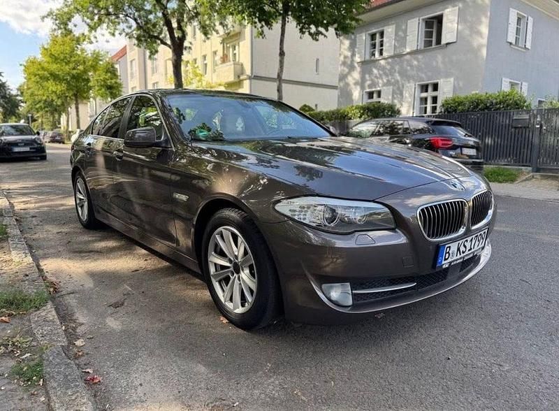 Braun Gebraucht 2010 BMW 520 Sport Line Limousine | 9.000 € (Fairer Preis) - Bild 1/4