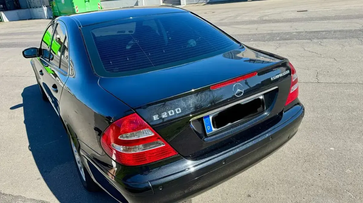 Gebraucht Mercedes E200 Classic 163 PS (119 kW) 2005 Limousine