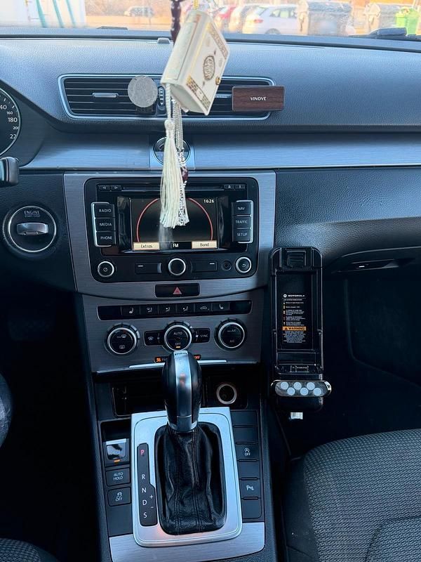 Gebraucht VW Passat 140 PS (102 kW) 2013 Schwarz Limousine