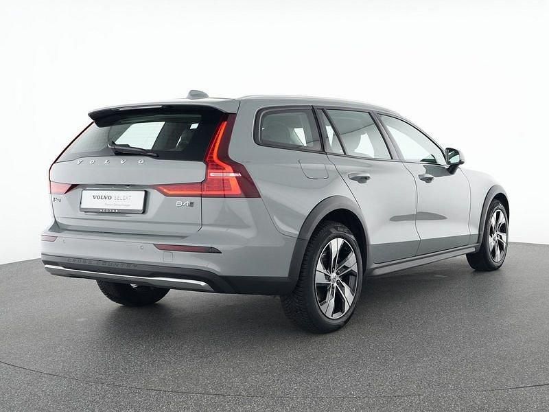 Gebraucht Volvo V60 CC Plus 197 PS (144 kW) 2023 Grau Kombi