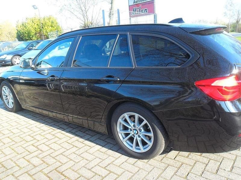 Używany BMW 320 Advantage 190 KM (139 kW) 2018 Czarny Kombi