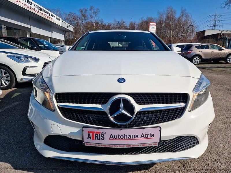 Gebraucht Mercedes A180 122 PS (89 kW) 2016 Weiß Limousine