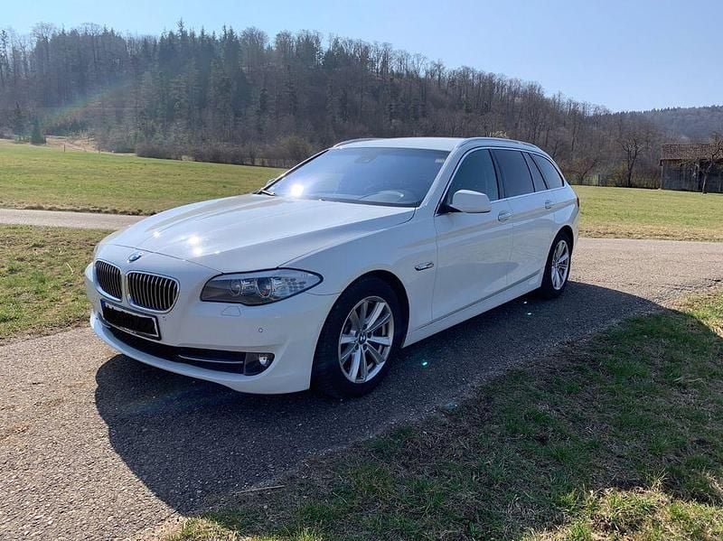 Weiß Gebraucht 2012 BMW 530 Kombi | 11.500 € (Guter Preis) - Bild 1/4
