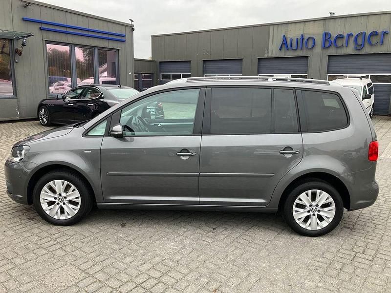 Grau Gebraucht 2013 VW Touran Life Van / Kleinbus | 7.990 € (Fairer Preis) - Bild 1/4