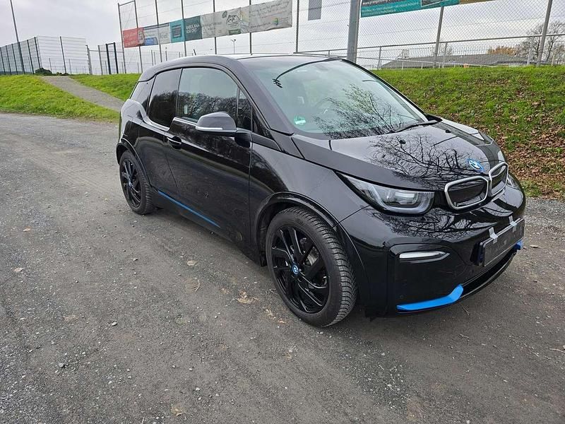 Schwarz Gebraucht 2022 BMW i3 Limousine | 20.700 € (Fairer Preis) - Bild 1/4