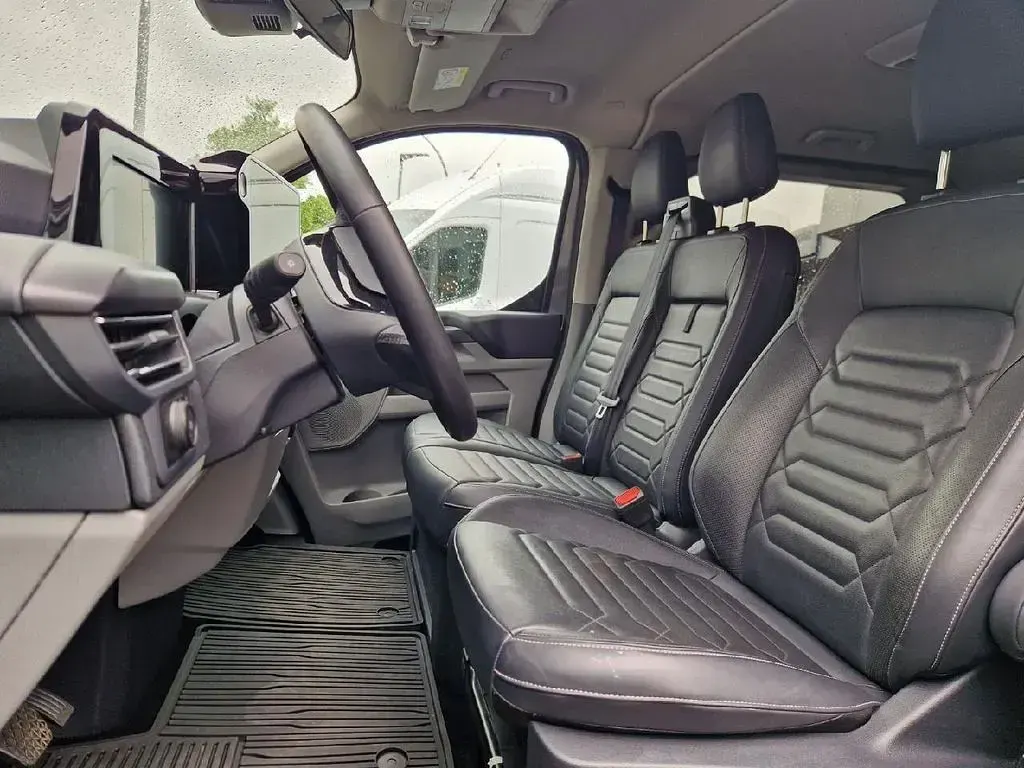 Gebraucht Ford Tourneo Titanium 170 PS (125 kW) 2025 Grau Van / Kleinbus