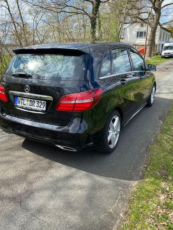 Gebraucht Mercedes B200 156 PS (114 kW) 2018 Schwarz Van / Kleinbus