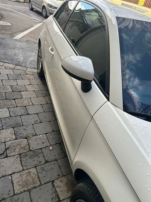 Weiß Gebraucht 2011 Audi A1 S-Line Kleinwagen | 4.500 € (Superpreis) - Bild 1/4