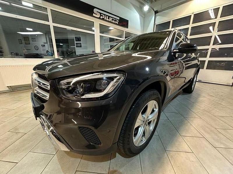 Gebraucht Mercedes GLC300 122 PS (89 kW) 2021 Andere Limousine