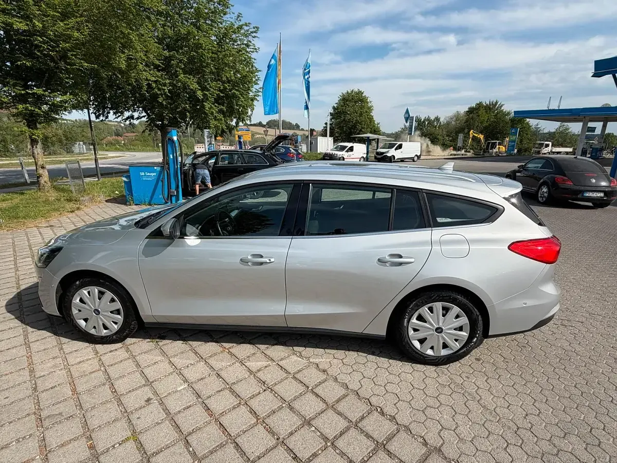 Usado Ford Focus 125 CV (91 kW) 2019 Plateado Familiar