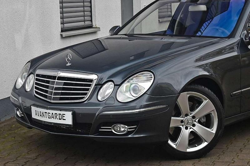 Tenoritgrau Gebraucht 2008 Mercedes E350 Kombi | 6.991 € (Fairer Preis) - Bild 1/4