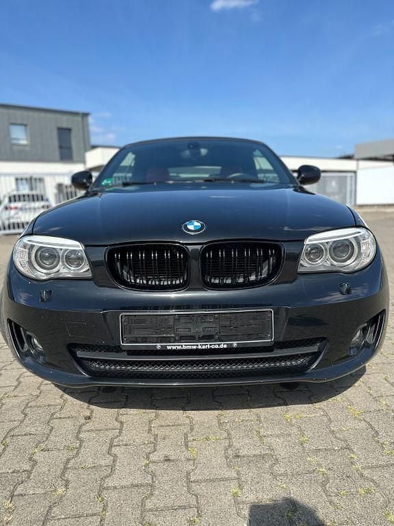 Schwarz Gebraucht 2012 BMW 118 Cabriolet Sport Line Cabrio | 6.699 € (Guter Preis) - Bild 1/4