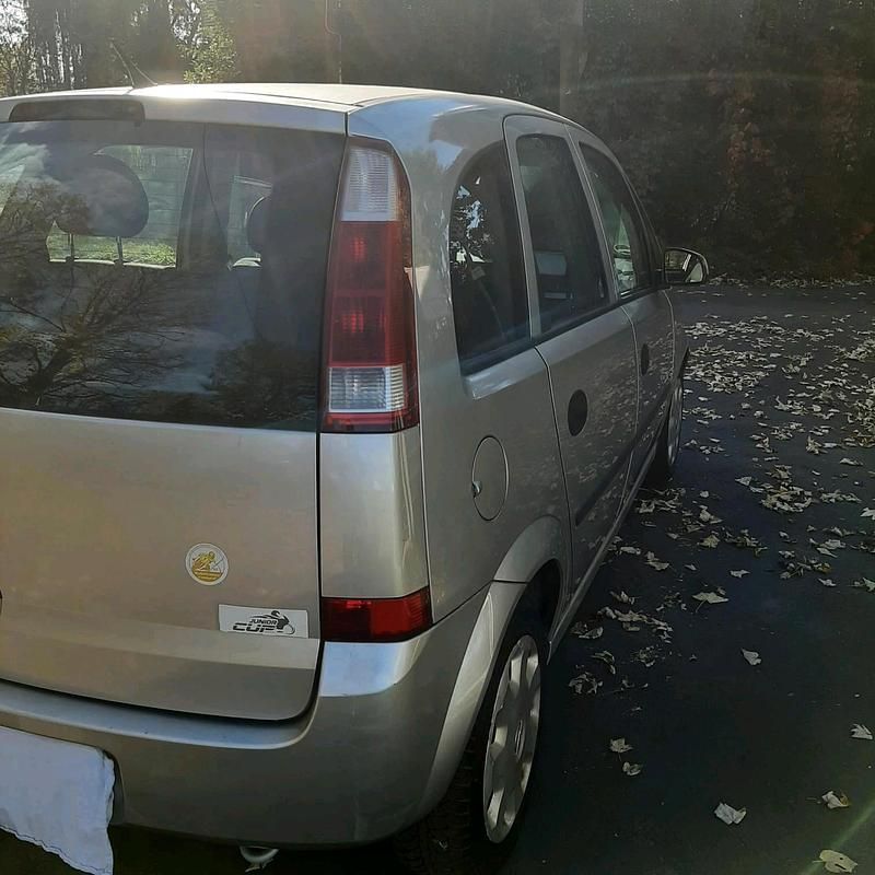 Silber Gebraucht 2003 Opel Meriva Van / Kleinbus | 2.000 € - Bild 1/4