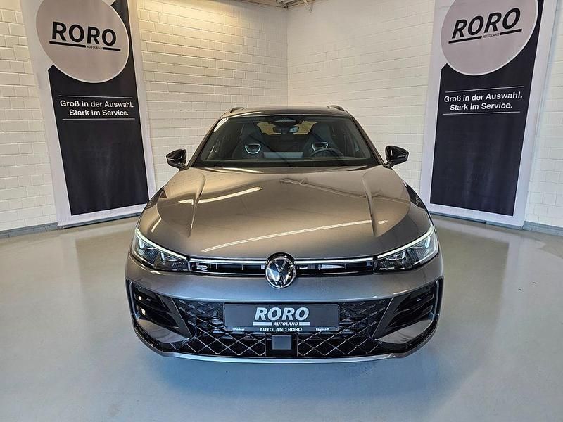 Gebraucht VW Passat R-line 150 PS (110 kW) 2025 Grau Kombi
