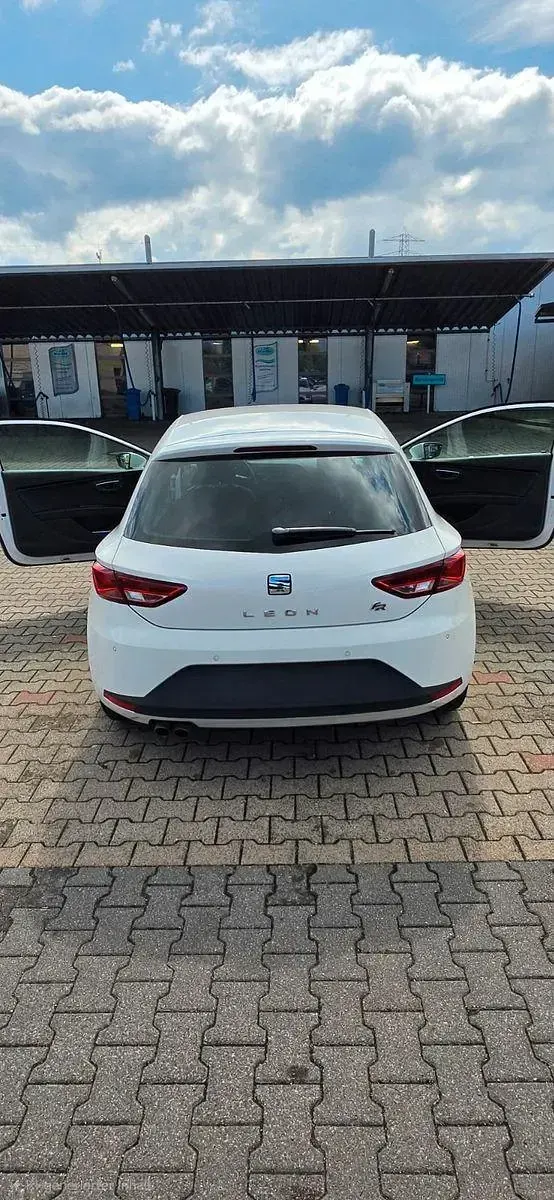 Używany Seat Leon SC FR 150 KM (110 kW) 2015 Biały Hatchback