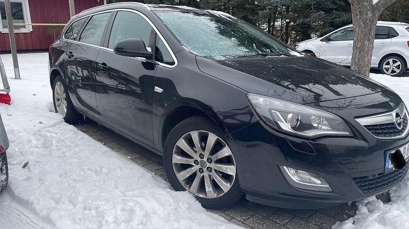Gebraucht Opel Astra Innovation 140 PS (102 kW) 2011 Schwarz Kombi