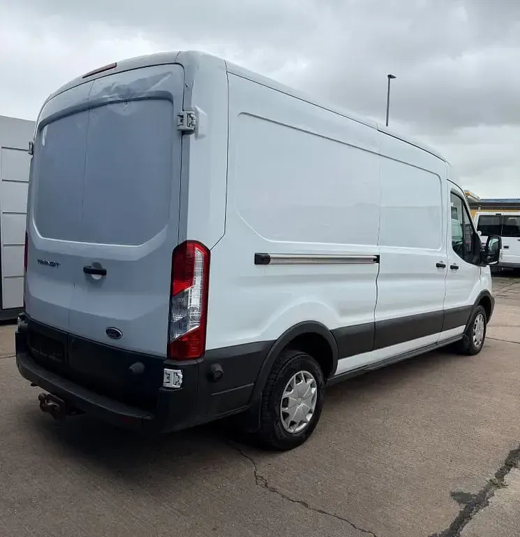 Gebraucht Ford Transit Trend 131 PS (96 kW) 2017 Weiß Van / Kleinbus