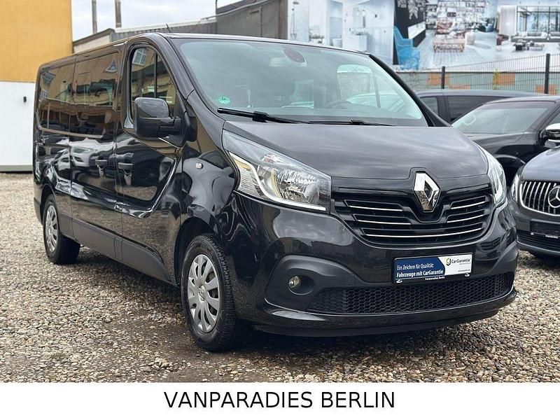Second-hand Renault Trafic Expression 125 CP (91 kW) 2016 Negru Monovolum