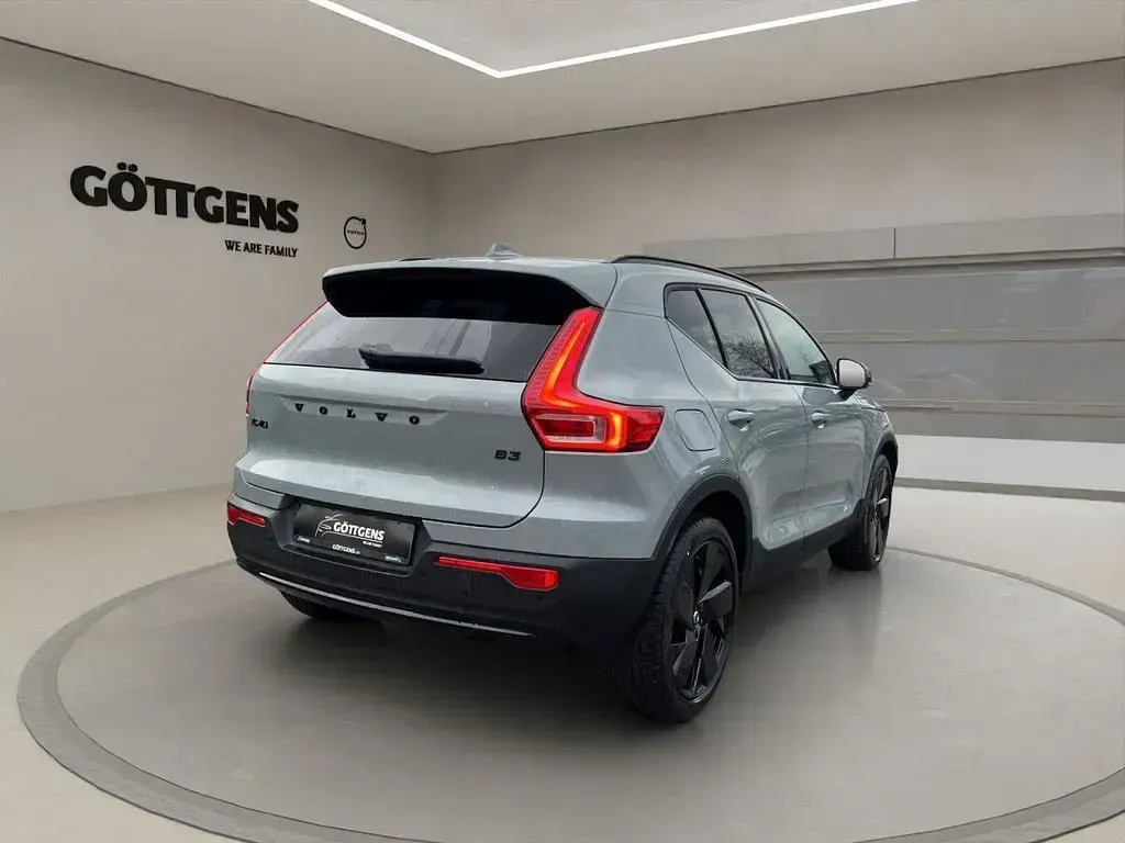 Nowe Volvo XC40 Plus 163 KM (119 kW) 2026 Szary SUV