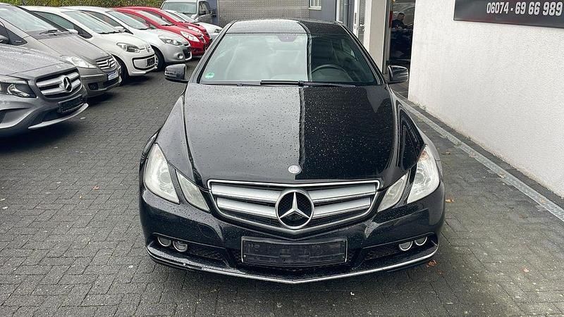 Gebraucht Mercedes E250 204 PS (150 kW) 2010 Schwarz Coupé