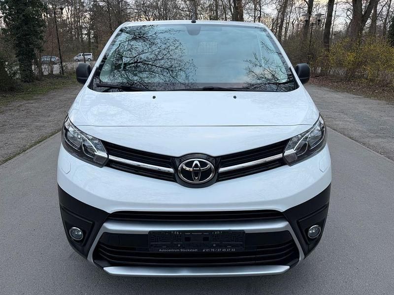 Gebraucht Toyota Proace 144 PS (105 kW) 2022 Weiß Van / Kleinbus