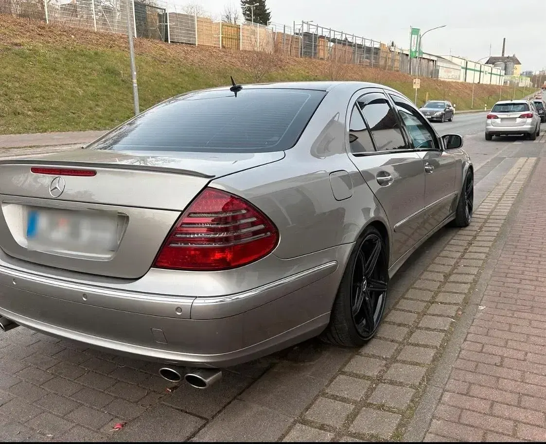 Gebraucht Mercedes E240 177 PS (130 kW) 2005 Grau Limousine