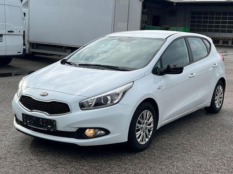 Gebraucht Kia Ceed 99 PS (72 kW) 2014 Weiß Kleinwagen