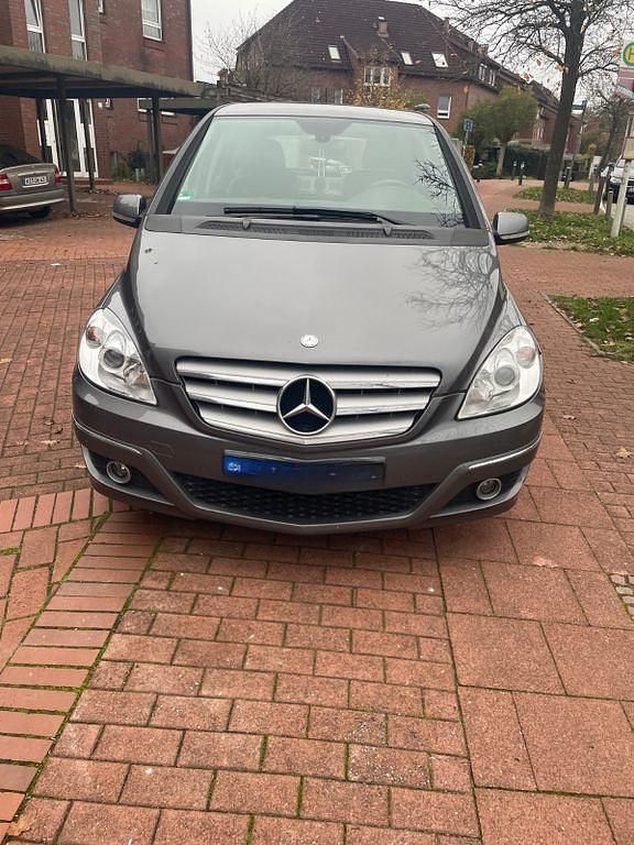 Grau Gebraucht 2008 Mercedes B180 Van / Kleinbus | 1.850 € (Guter Preis) - Bild 1/4
