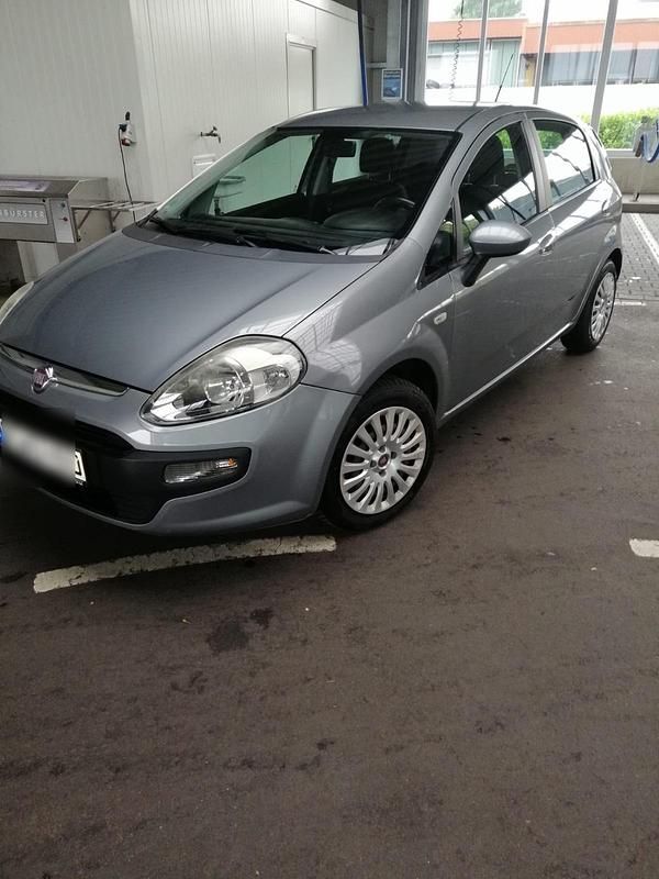 Grau Gebraucht 2012 Fiat Punto Kleinwagen | 3.100 € (Etwas zu teuer) - Bild 1/4