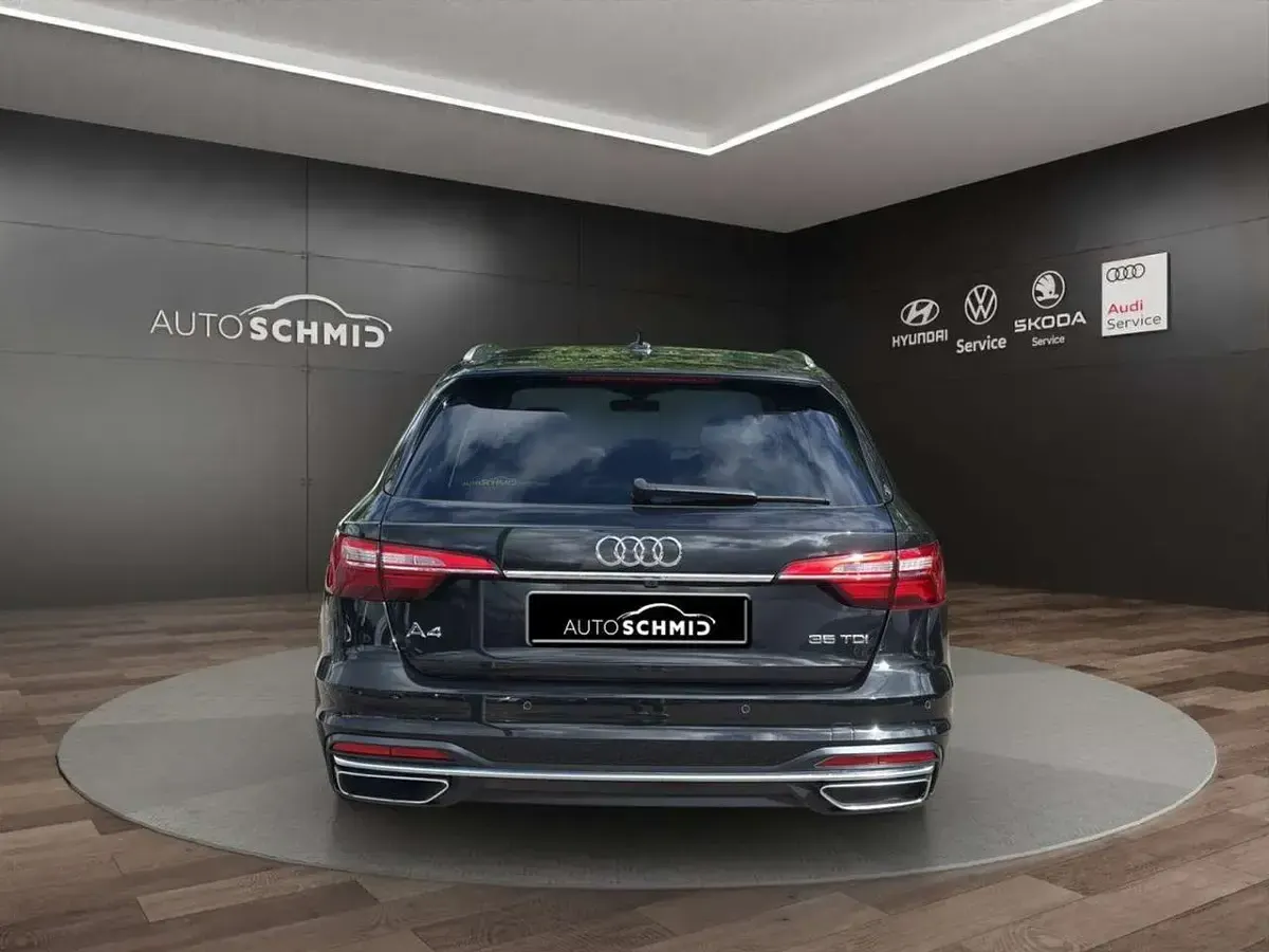 Gebraucht Audi A4 163 PS (119 kW) 2023 Mythosschwarz metallic Kombi
