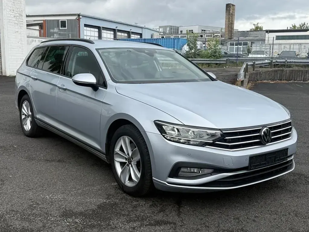 Gebraucht VW Passat Business 200 PS (147 kW) 2023 Silber Kombi
