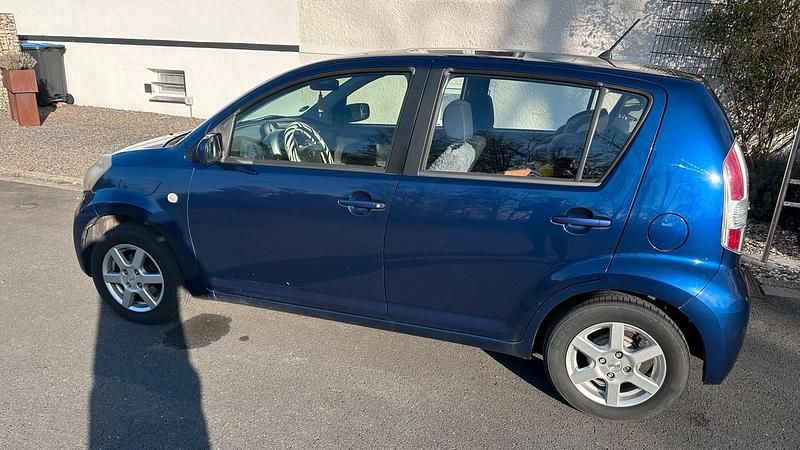 Gebraucht Daihatsu Sirion 87 PS (63 kW) 2006 Blau Kleinwagen