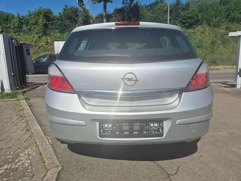 Gebraucht Opel Astra Elegance 105 PS (77 kW) 2004 Starsilber iii m2 Kleinwagen