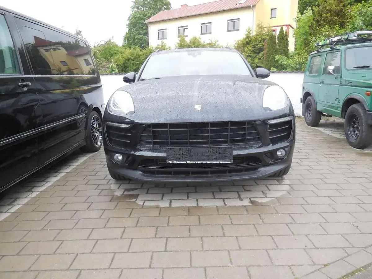 Gebraucht Porsche Macan 258 PS (189 kW) 2016 Tiefschwarzmetallic SUV