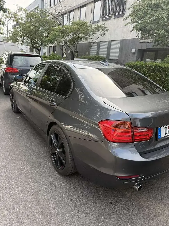 Gebraucht BMW 318 Luxury Line 143 PS (105 kW) 2012 Gelb Limousine