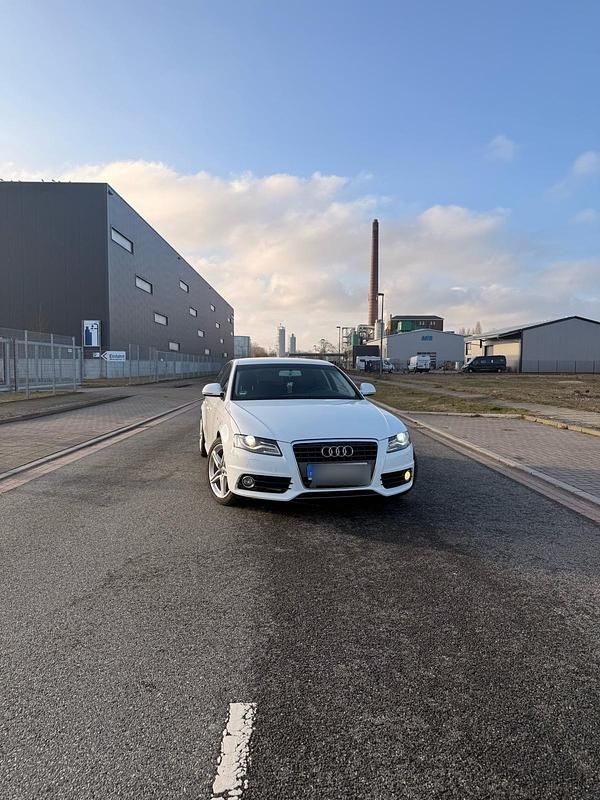 Second-hand Audi A4 S-Line 200 CP (147 kW) 2009 Alb Berlinǎ