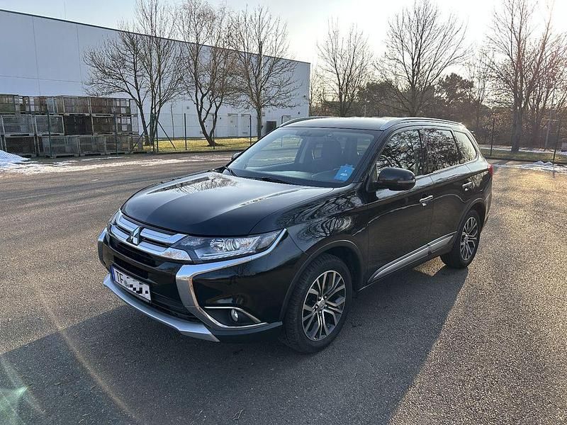 Schwarz Gebraucht 2017 Mitsubishi Outlander SUV | 14.700 € (Fairer Preis) - Bild 1/4