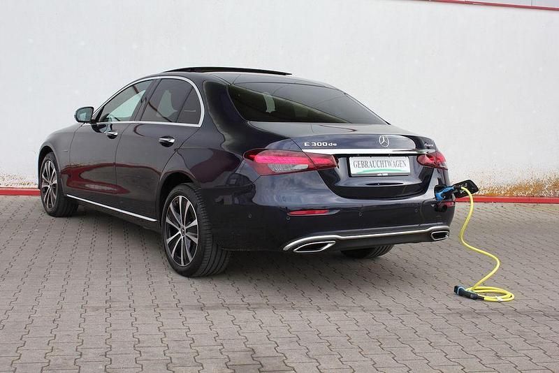 Gebraucht Mercedes E300 306 PS (225 kW) 2021 Cavansitblau metalliclack 890u Limousine