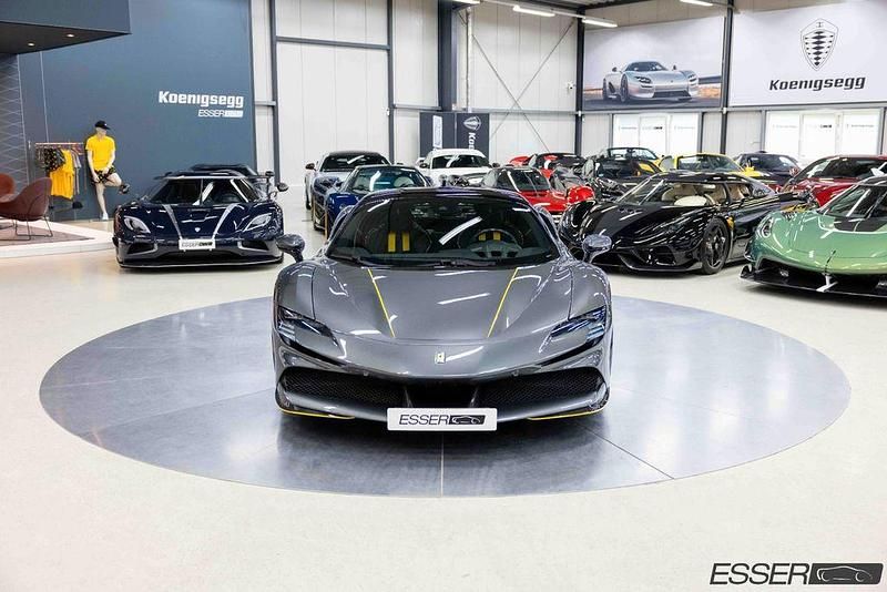 Gebraucht Ferrari SF90 999 PS (734 kW) 2021 Grau Coupé