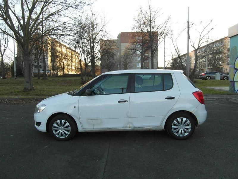 Gebraucht Skoda Fabia Classic 75 PS (55 kW) 2010 Weiß Limousine