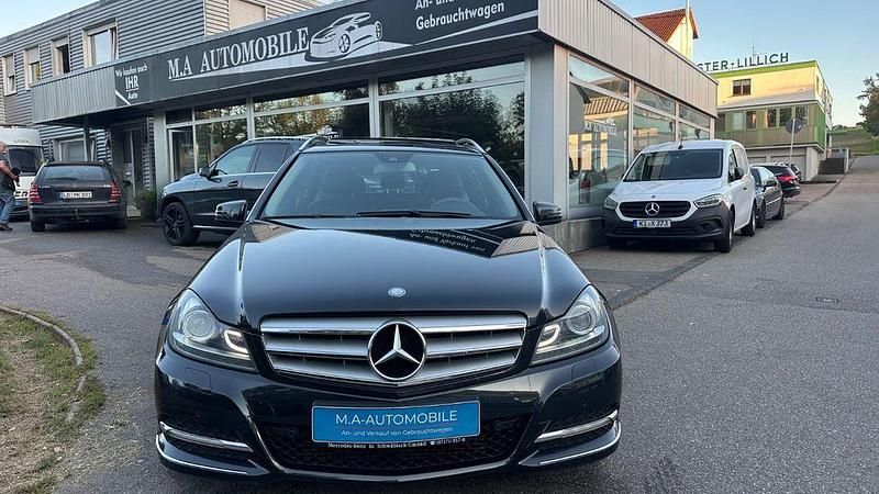 Schwarz Gebraucht 2011 Mercedes C250 Avantgarde Kombi | 9.900 € (Fairer Preis) - Bild 1/4