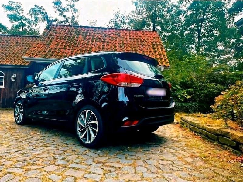 Gebraucht Kia Carens 135 PS (99 kW) 2016 Schwarz Van / Kleinbus