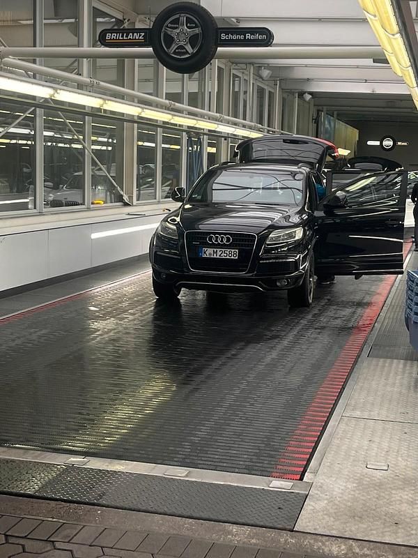 Schwarz Gebraucht 2008 Audi Q7 SUV | 12.500 € - Bild 1/4