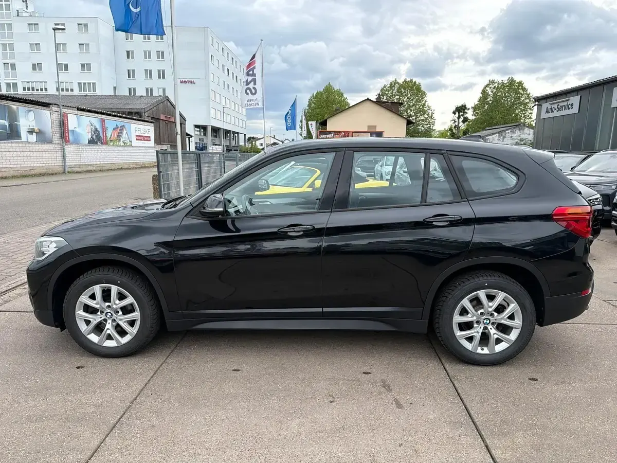 Gebraucht BMW X1 Advantage 140 PS (102 kW) 2019 Schwarz SUV