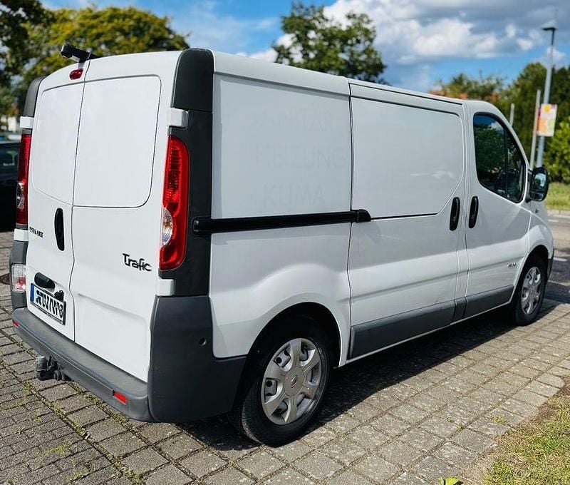 Weiß Gebraucht 2014 Renault Trafic Van | 6.399 € (Guter Preis) - Bild 1/4