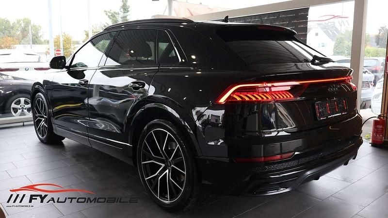 Gebraucht Audi Q8 S-Line 286 PS (210 kW) 2022 Mythosschwarz metallic SUV